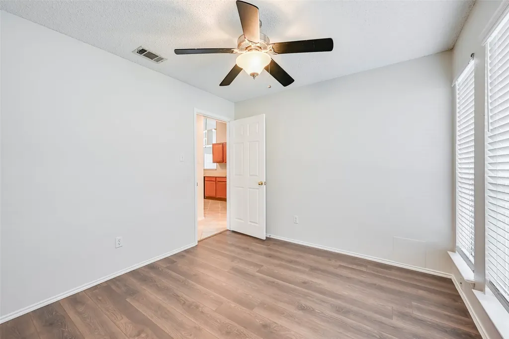 2822 White Oak Drive Grand Prairie TX 75052