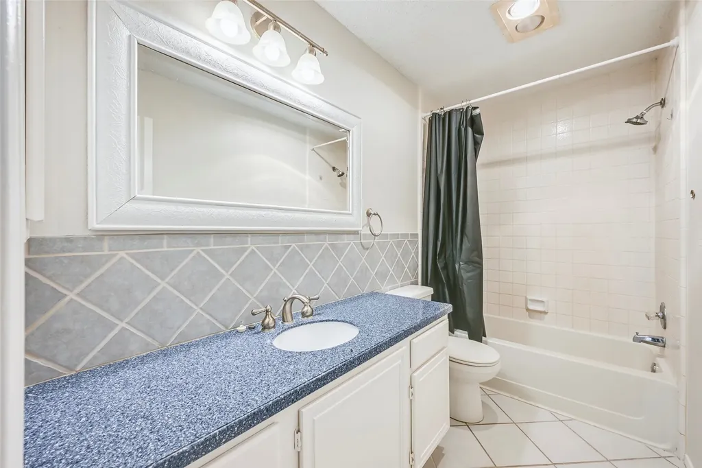 2822 White Oak Drive Grand Prairie TX 75052