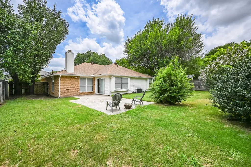 2822 White Oak Drive Grand Prairie TX 75052