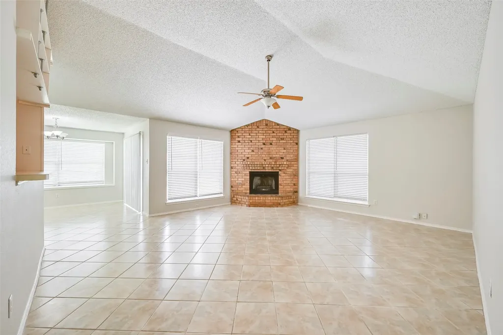 2822 White Oak Drive Grand Prairie TX 75052