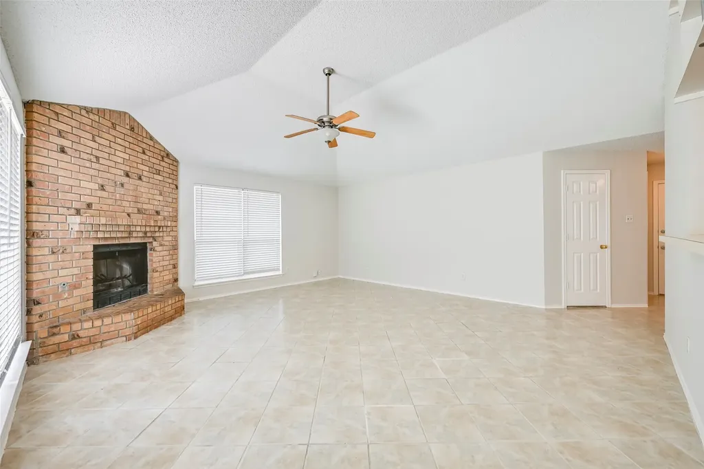 2822 White Oak Drive Grand Prairie TX 75052