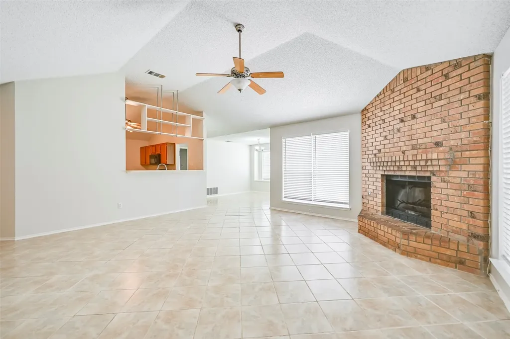 2822 White Oak Drive Grand Prairie TX 75052