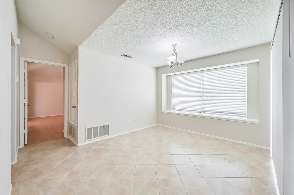 2822 White Oak Drive Grand Prairie TX 75052