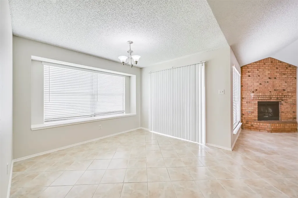 2822 White Oak Drive Grand Prairie TX 75052