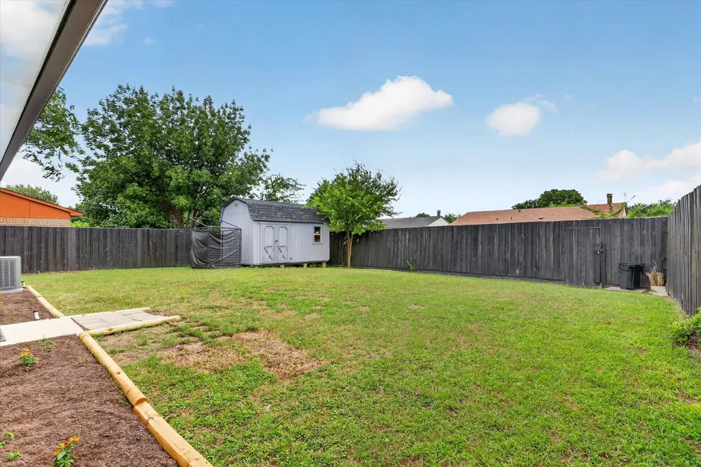 1109 Coffeyville Trail Grand Prairie TX 75052