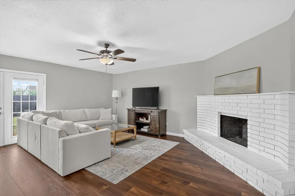1109 Coffeyville Trail Grand Prairie TX 75052