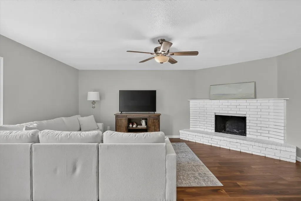 1109 Coffeyville Trail Grand Prairie TX 75052