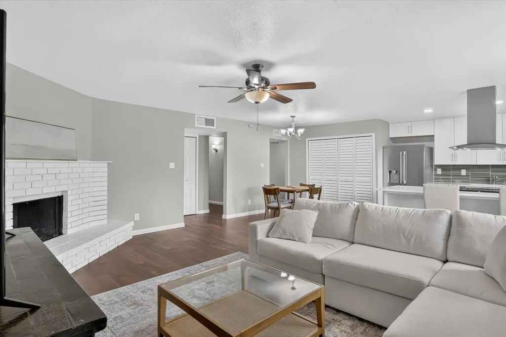 1109 Coffeyville Trail Grand Prairie TX 75052