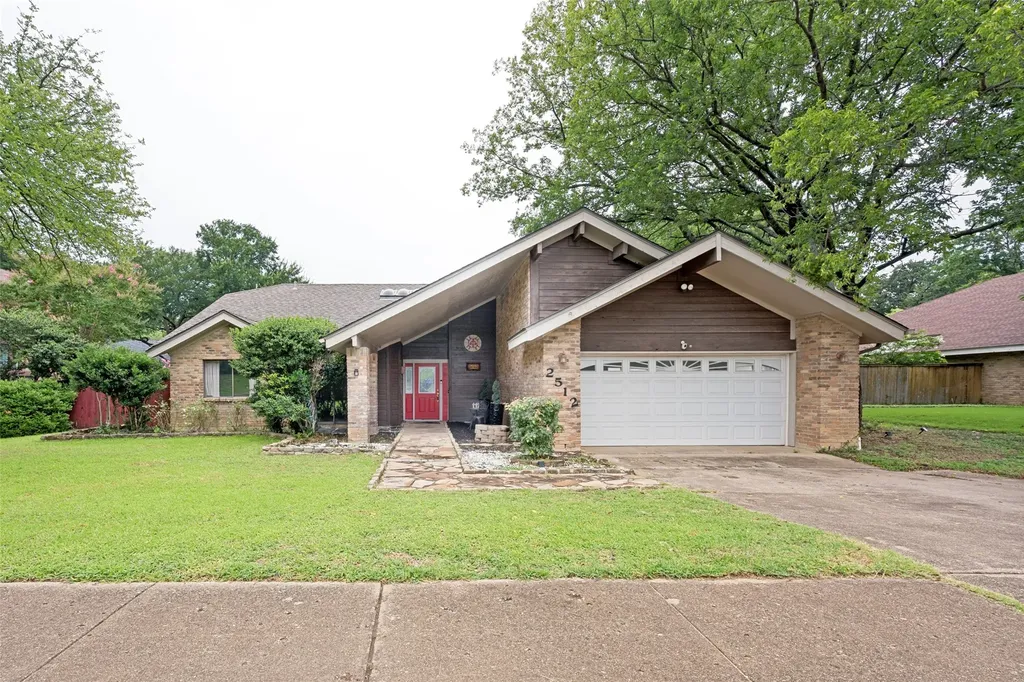 2512 Winding Hollow Lane Arlington TX 76006