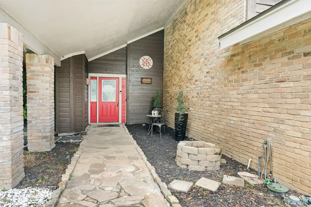 2512 Winding Hollow Lane Arlington TX 76006
