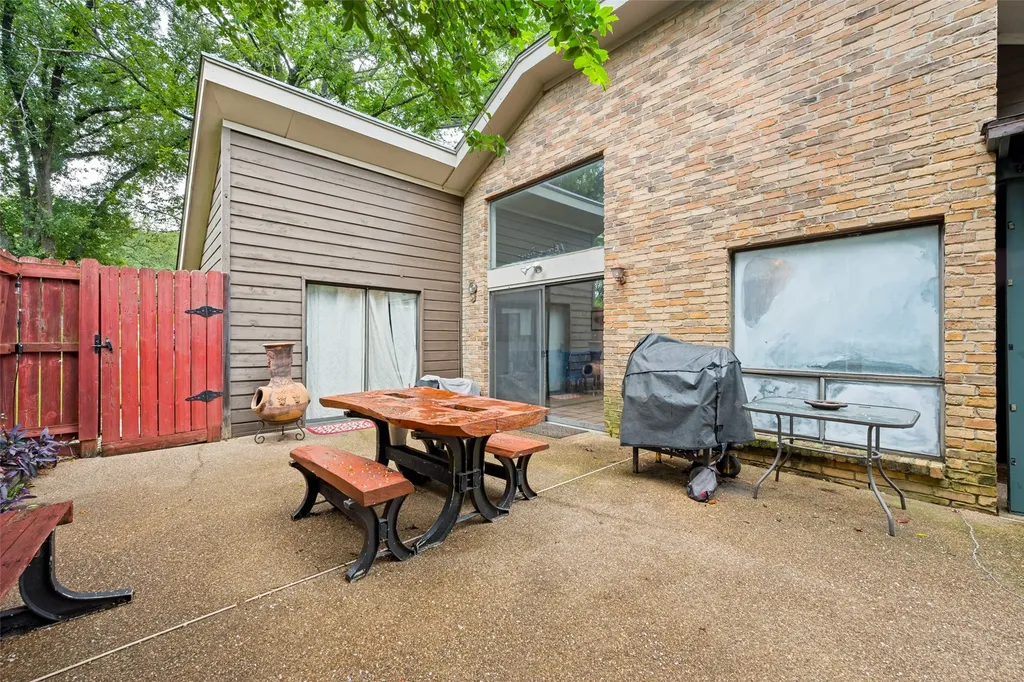 2512 Winding Hollow Lane Arlington TX 76006