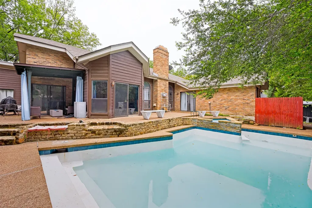 2512 Winding Hollow Lane Arlington TX 76006