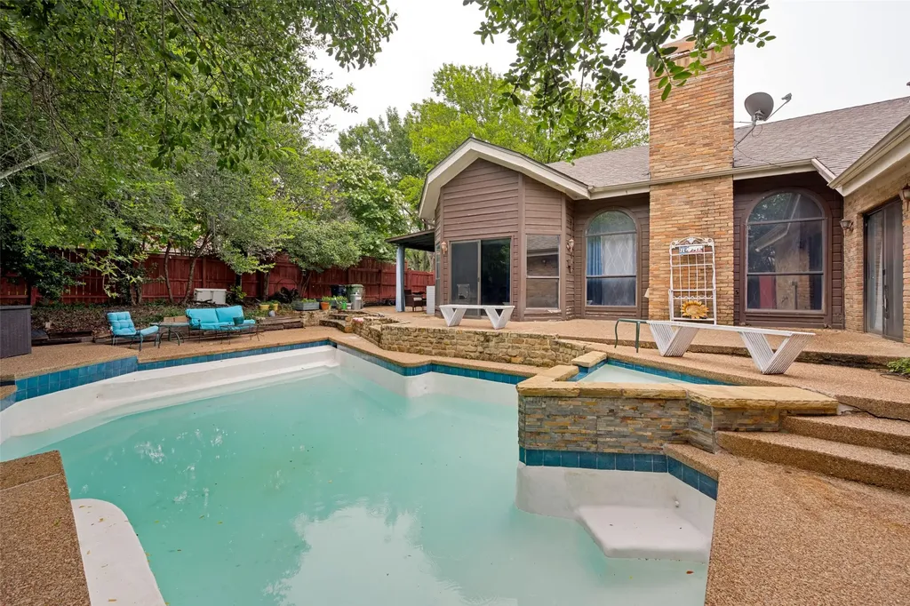 2512 Winding Hollow Lane Arlington TX 76006