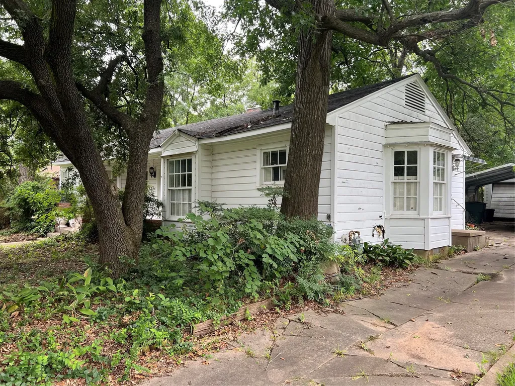 1420 N Shannon Street Sherman TX 75092