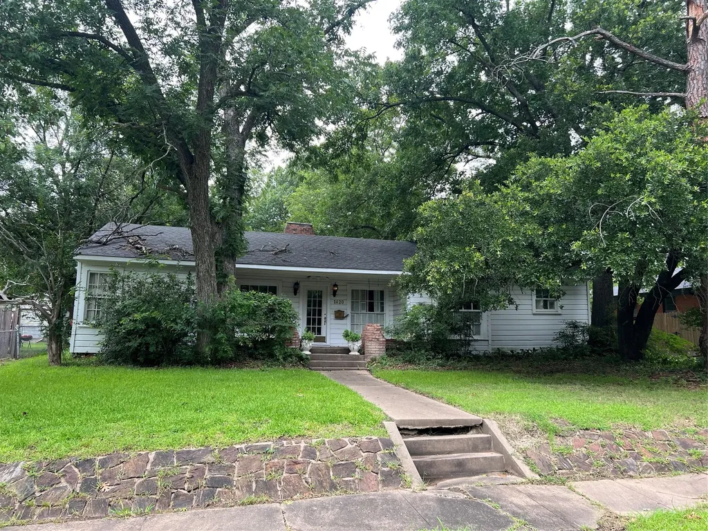 1420 N Shannon Street Sherman TX 75092