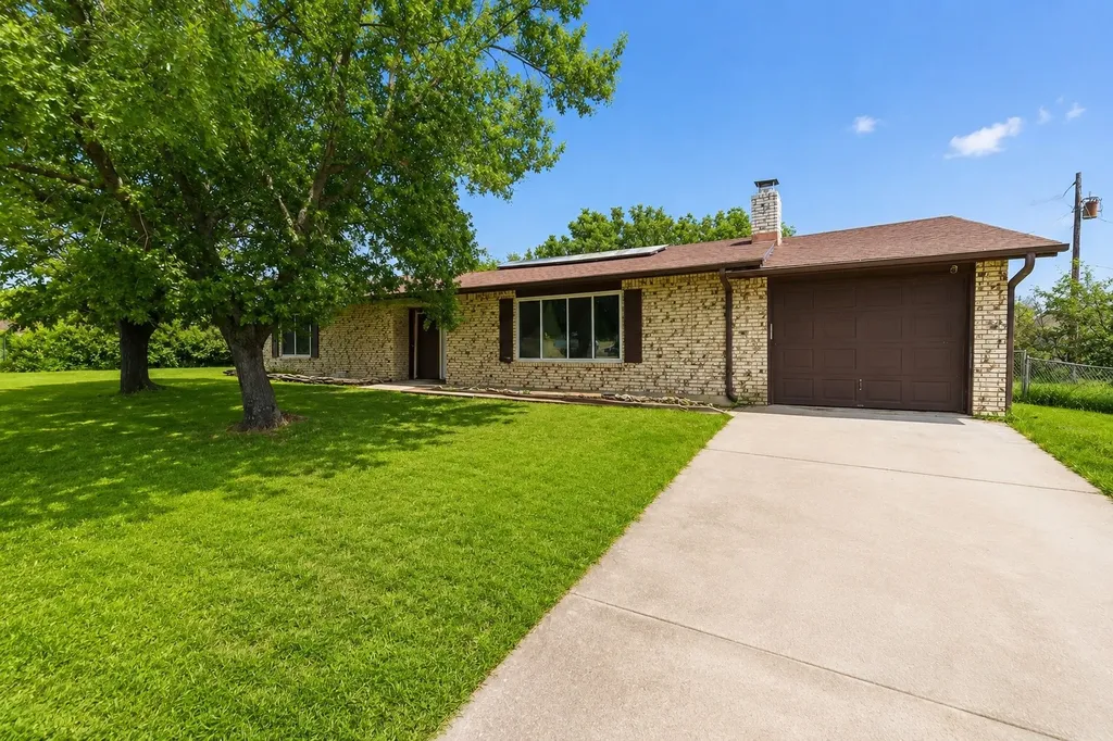 119 Dennis Street Jacksboro TX 76458