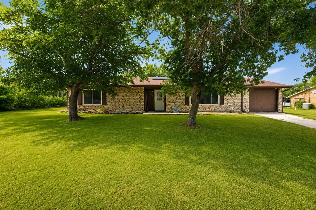 119 Dennis Street Jacksboro TX 76458