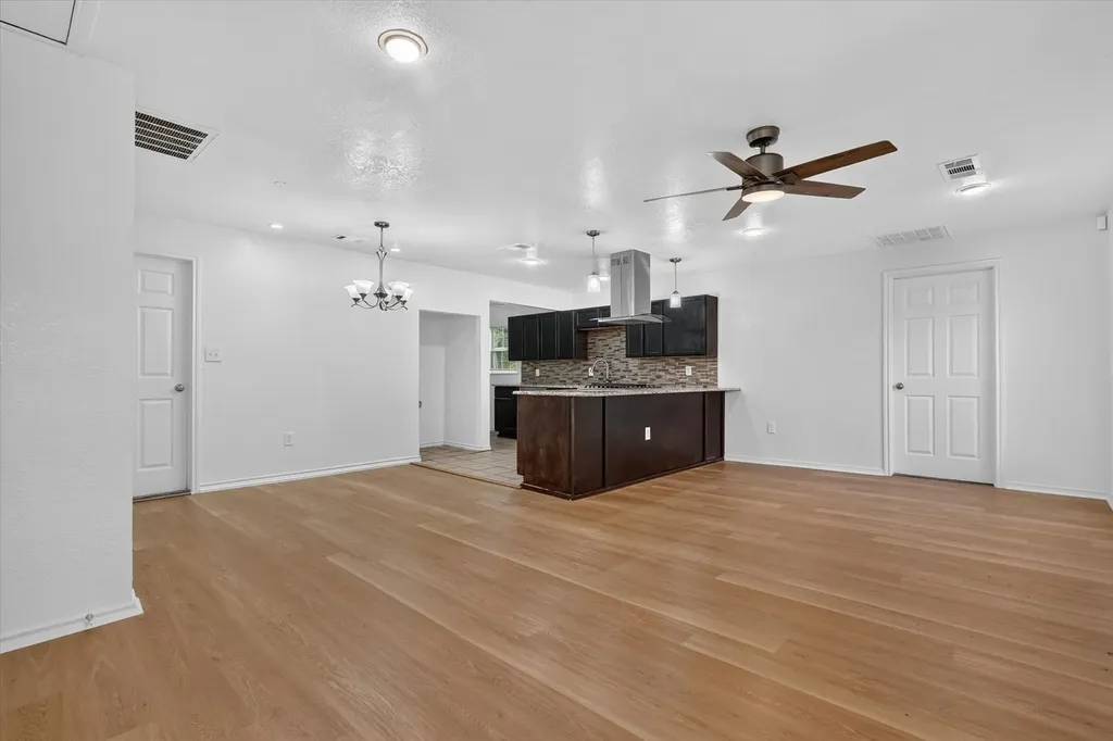 5301 Scoggins Street Sansom Park TX 76114