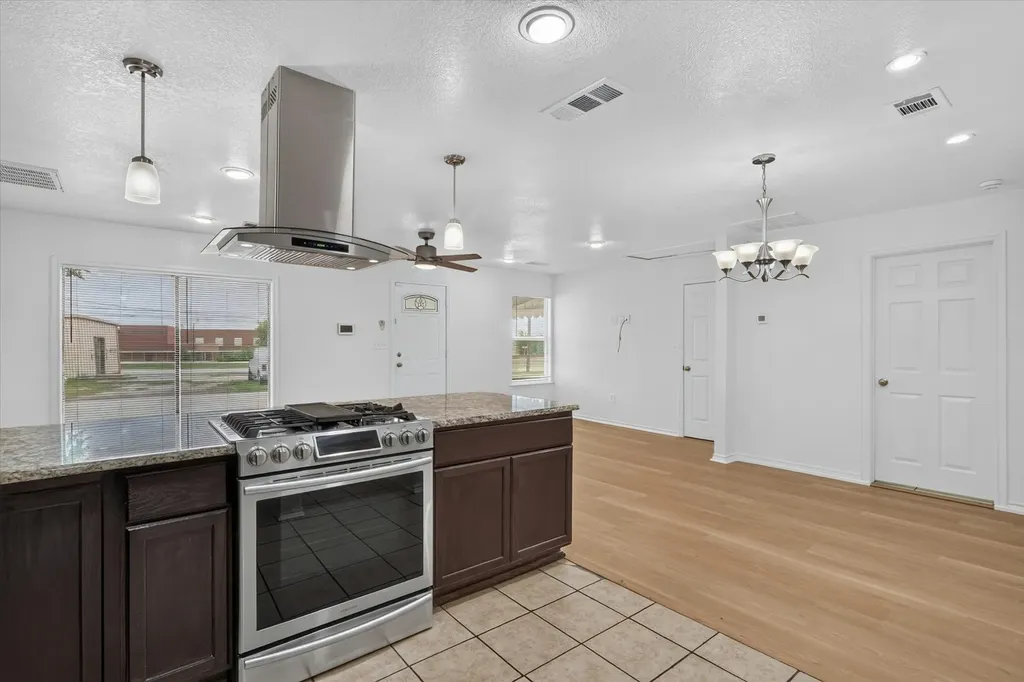 5301 Scoggins Street Sansom Park TX 76114