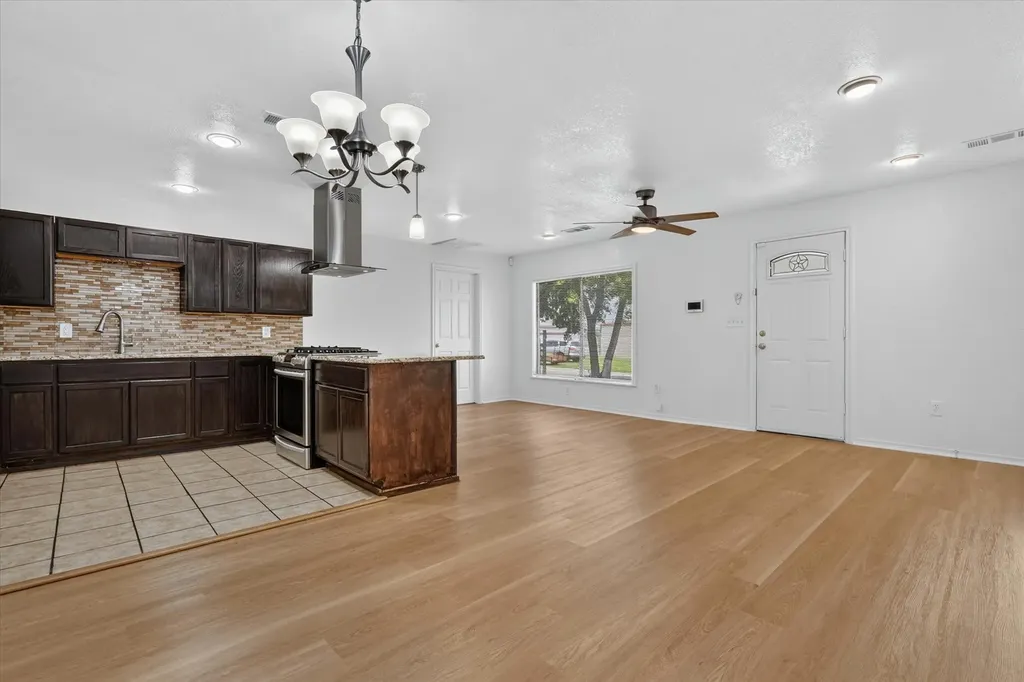 5301 Scoggins Street Sansom Park TX 76114