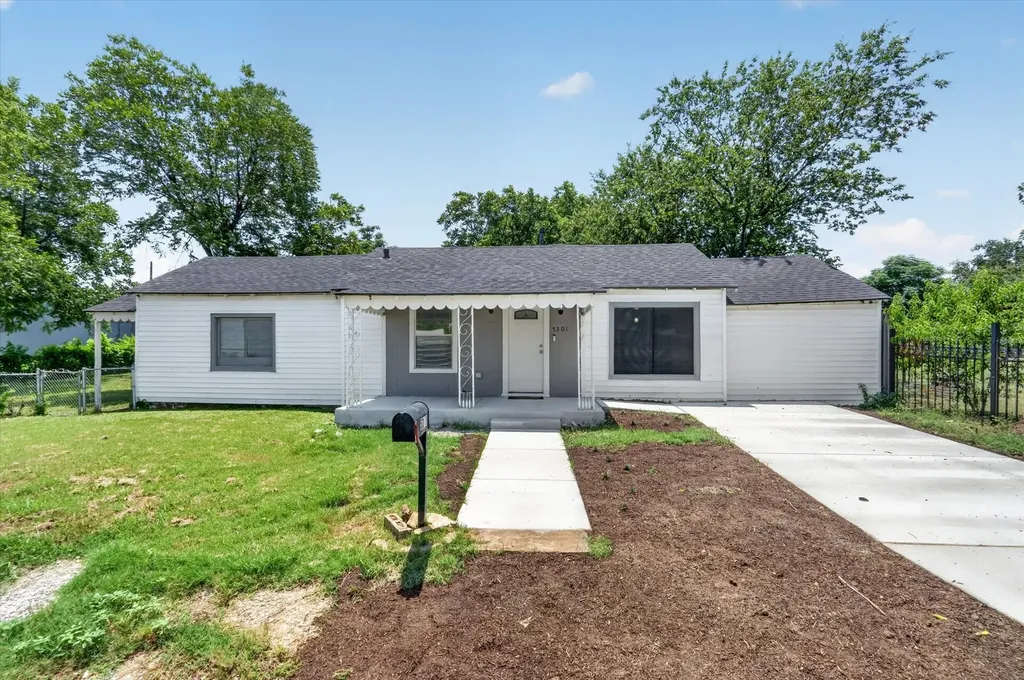 5301 Scoggins Street Sansom Park TX 76114