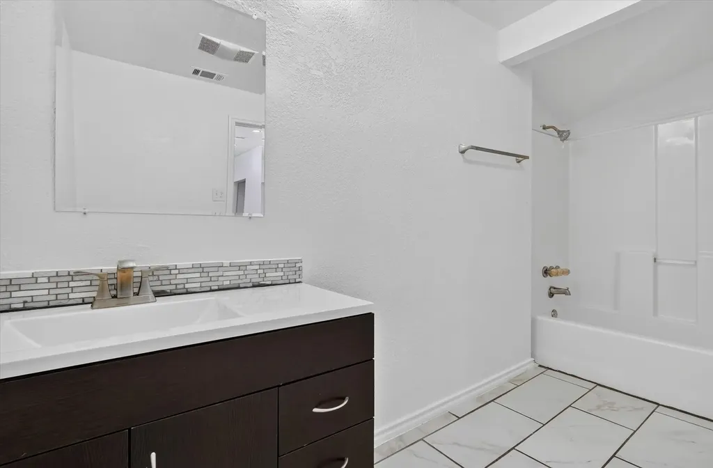 5301 Scoggins Street Sansom Park TX 76114