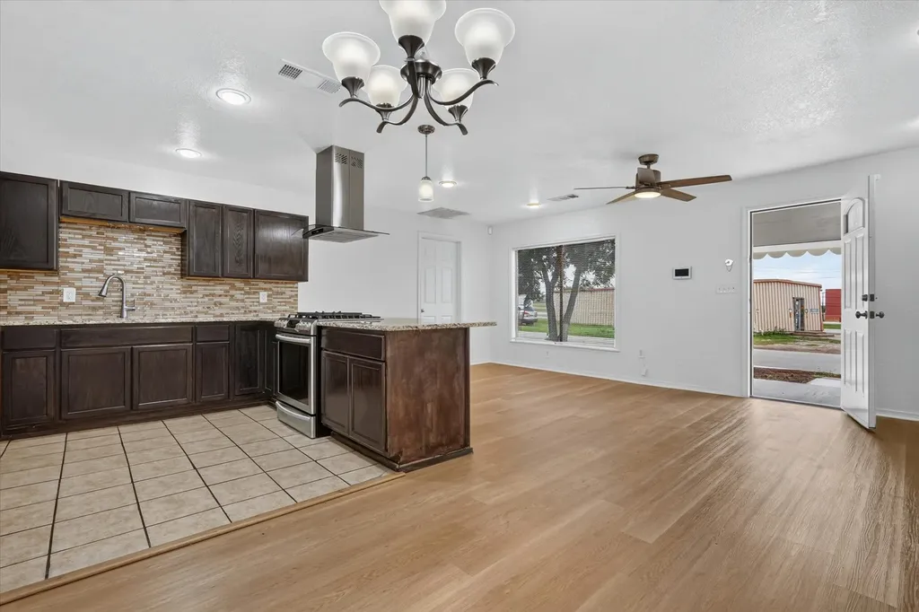5301 Scoggins Street Sansom Park TX 76114