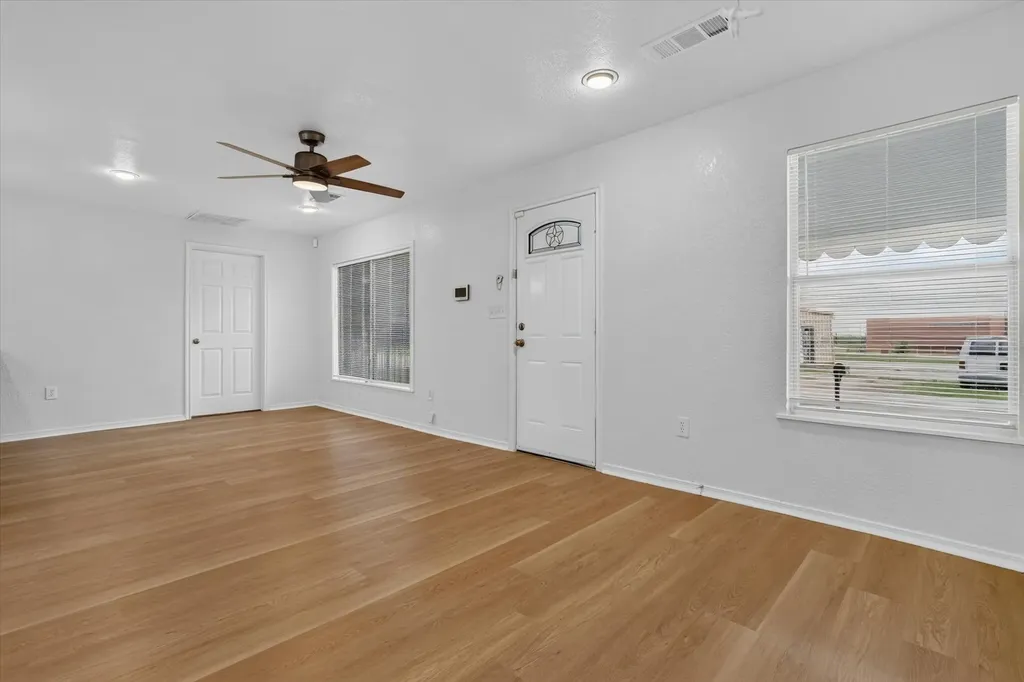 5301 Scoggins Street Sansom Park TX 76114