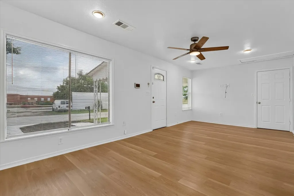 5301 Scoggins Street Sansom Park TX 76114