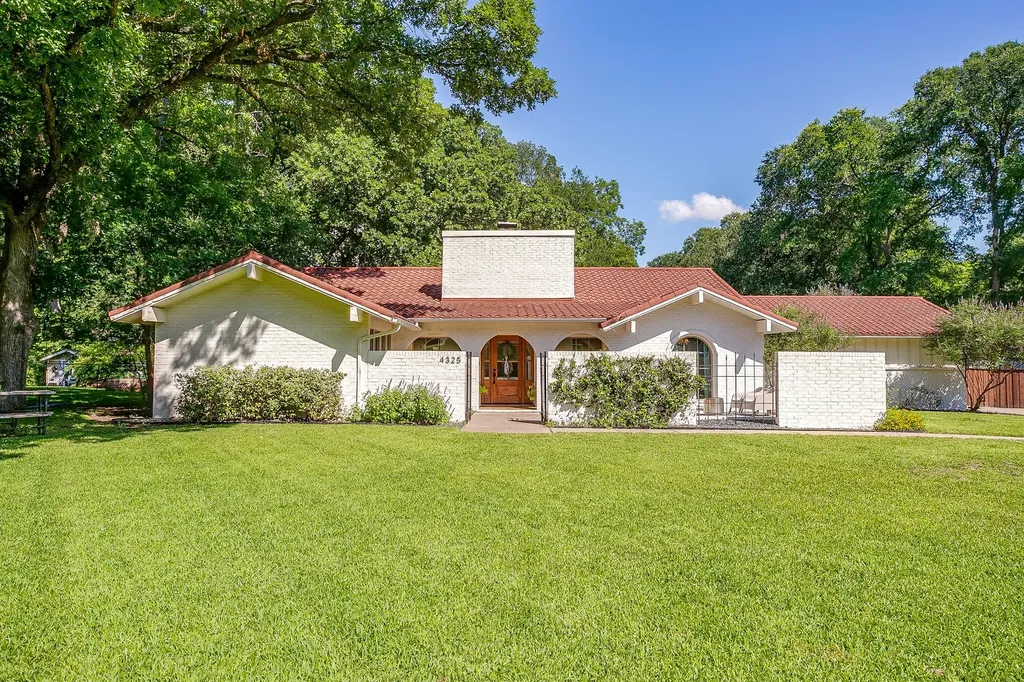 4325 Elmwood Drive Benbrook TX 76116