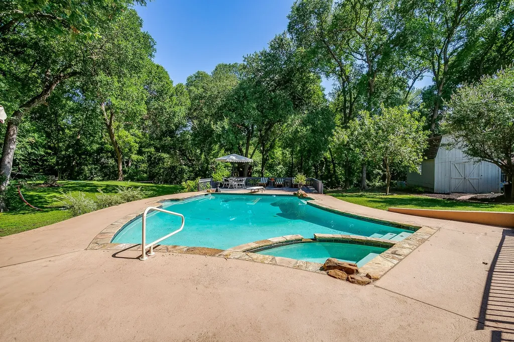 4325 Elmwood Drive Benbrook TX 76116