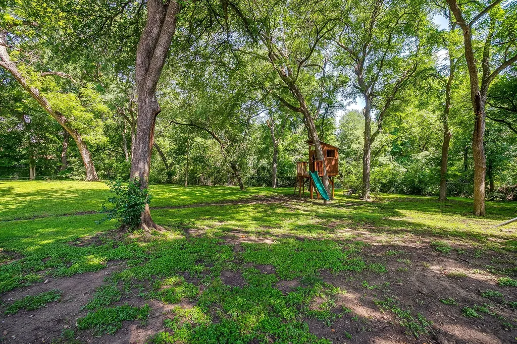 4325 Elmwood Drive Benbrook TX 76116