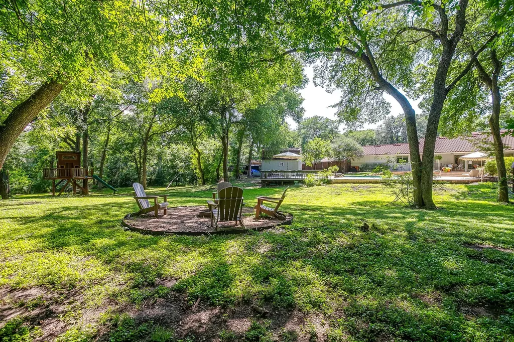 4325 Elmwood Drive Benbrook TX 76116