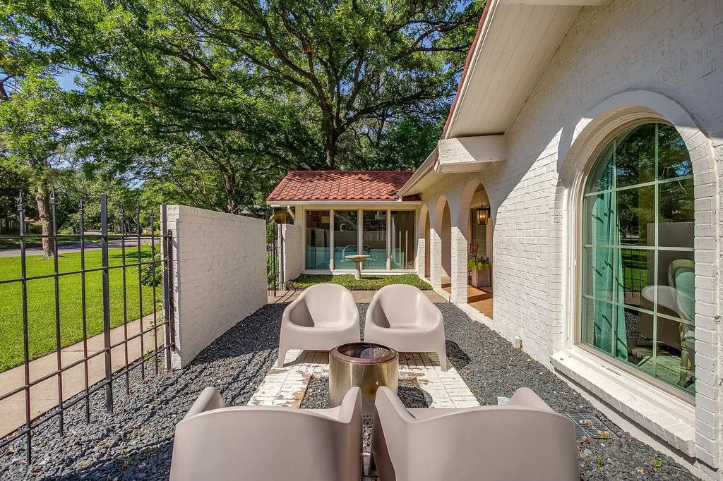 4325 Elmwood Drive Benbrook TX 76116