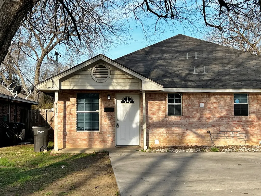 1010 S Retta Street Fort Worth TX 76111