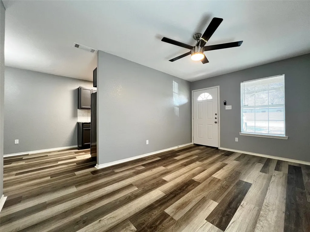 1010 S Retta Street Fort Worth TX 76111