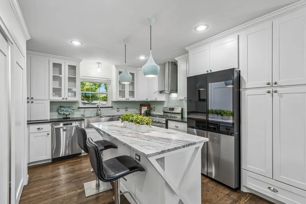 9809 Lanshire Drive Dallas TX 75238