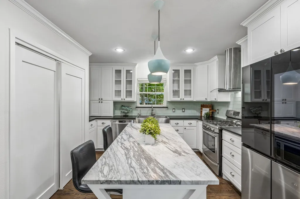 9809 Lanshire Drive Dallas TX 75238