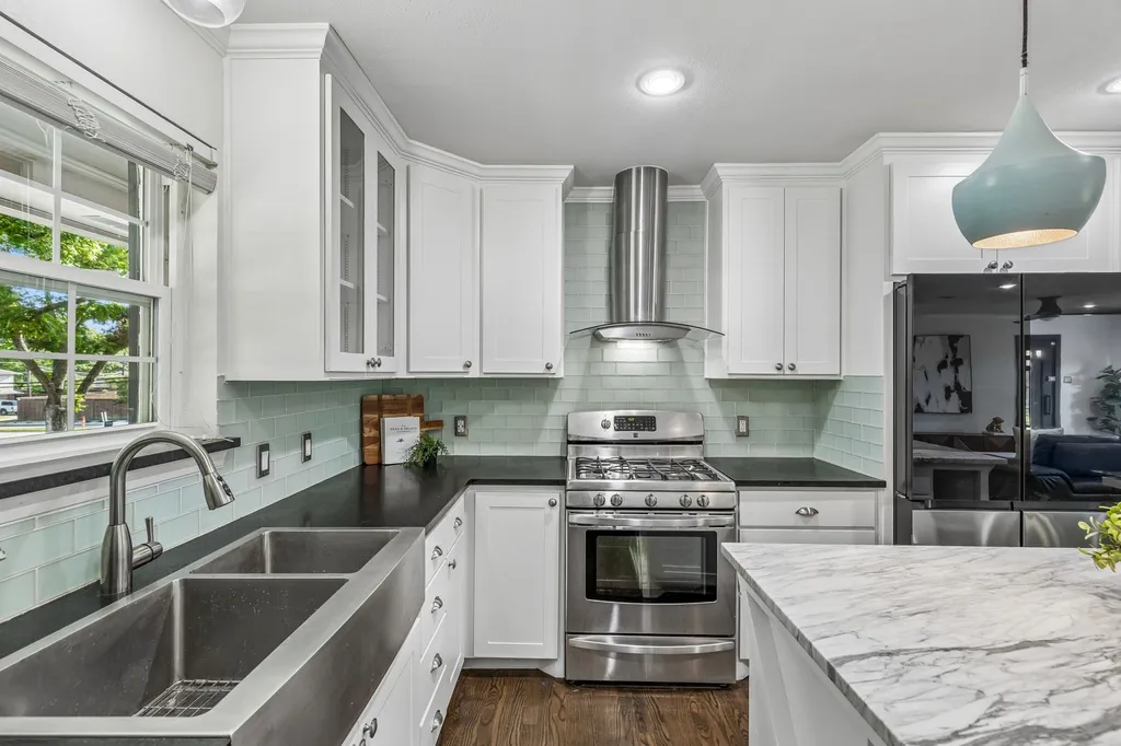9809 Lanshire Drive Dallas TX 75238