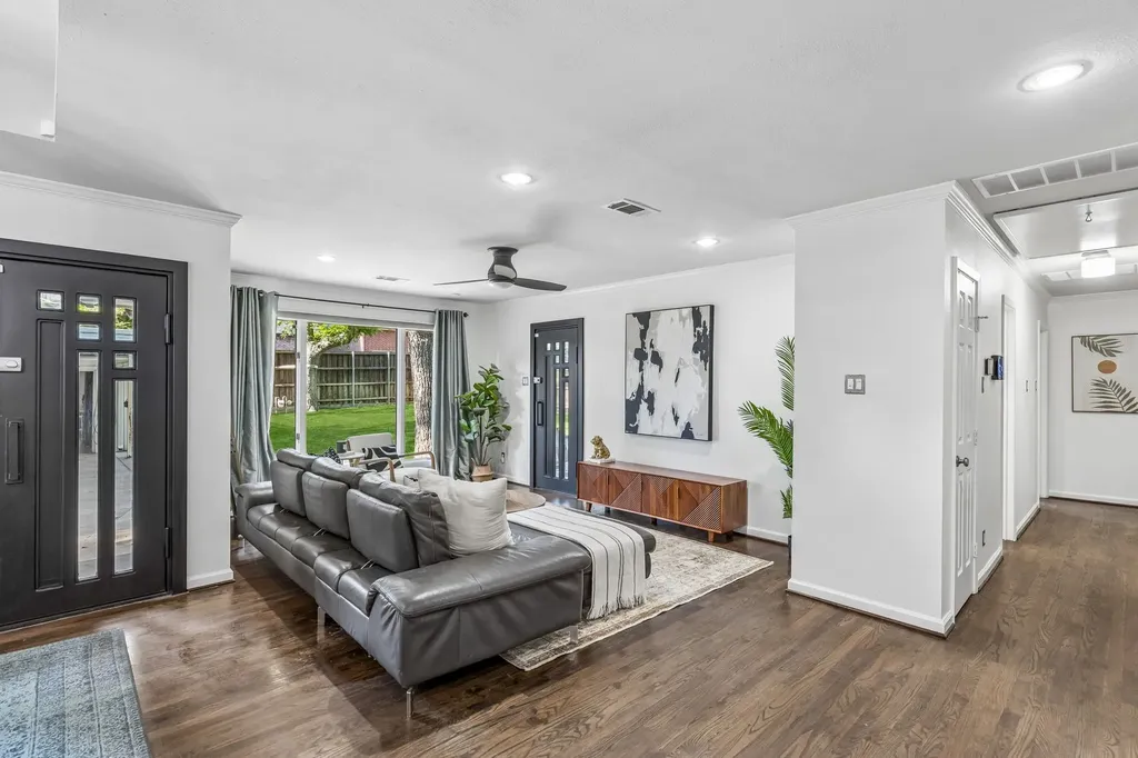 9809 Lanshire Drive Dallas TX 75238