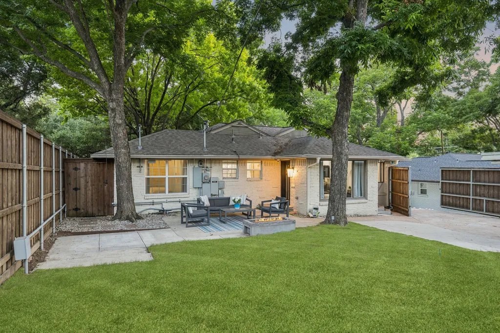 9809 Lanshire Drive Dallas TX 75238