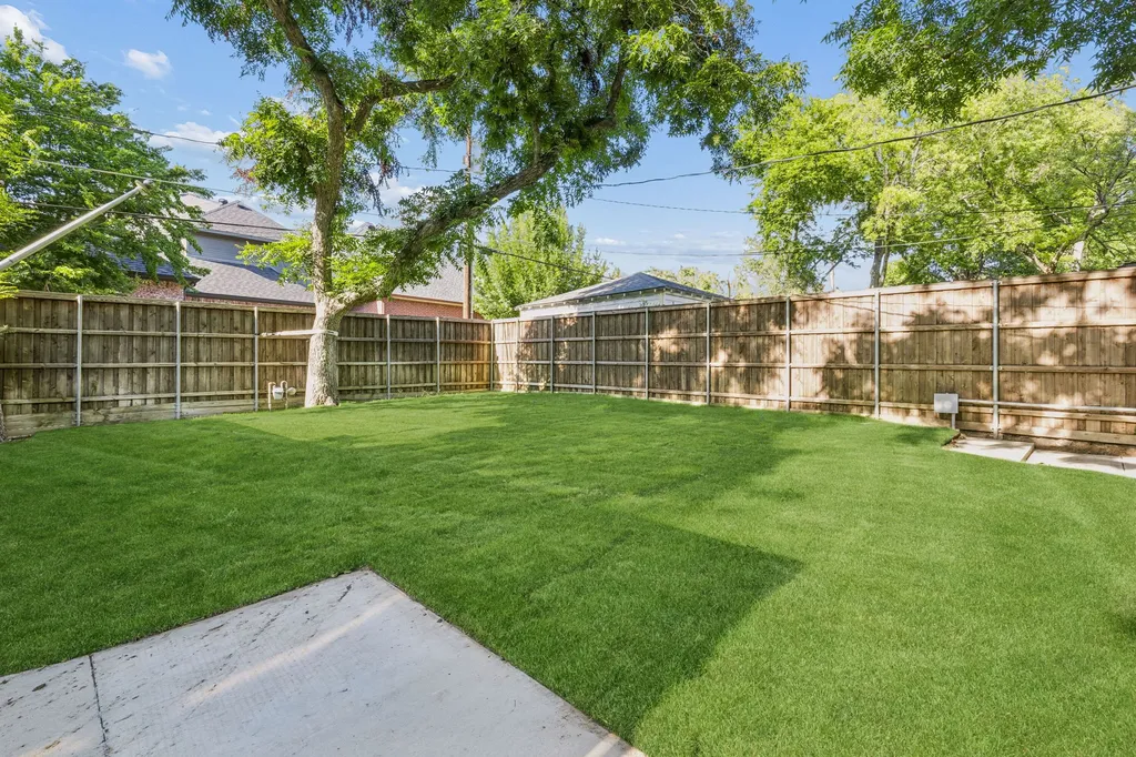9809 Lanshire Drive Dallas TX 75238