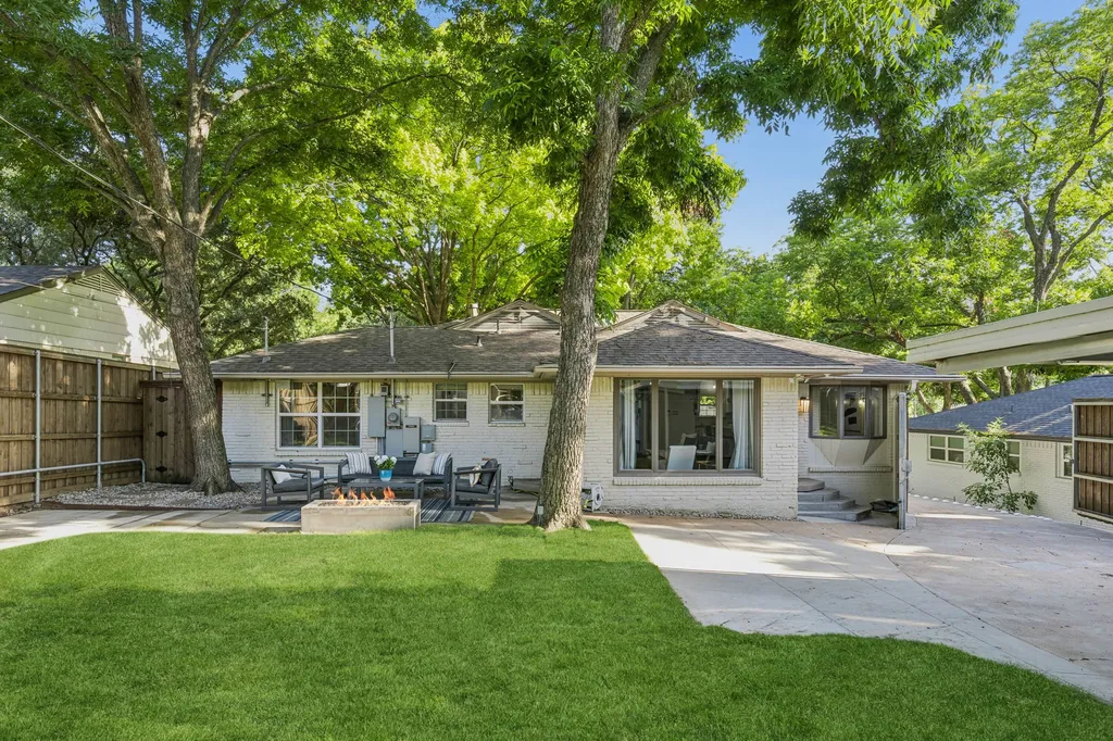 9809 Lanshire Drive Dallas TX 75238