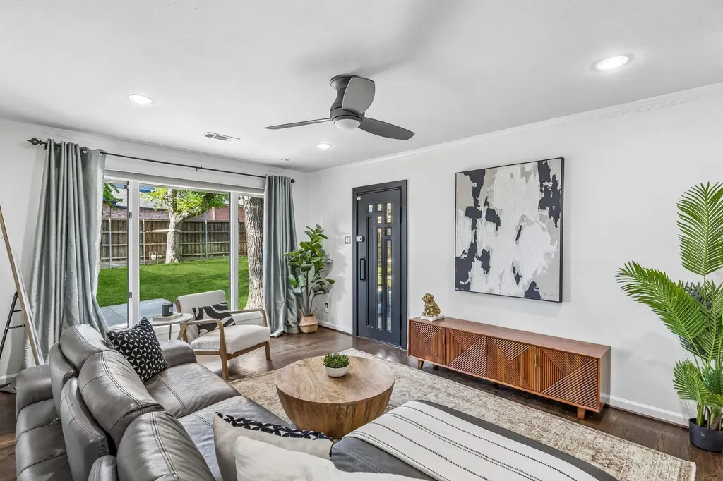 9809 Lanshire Drive Dallas TX 75238