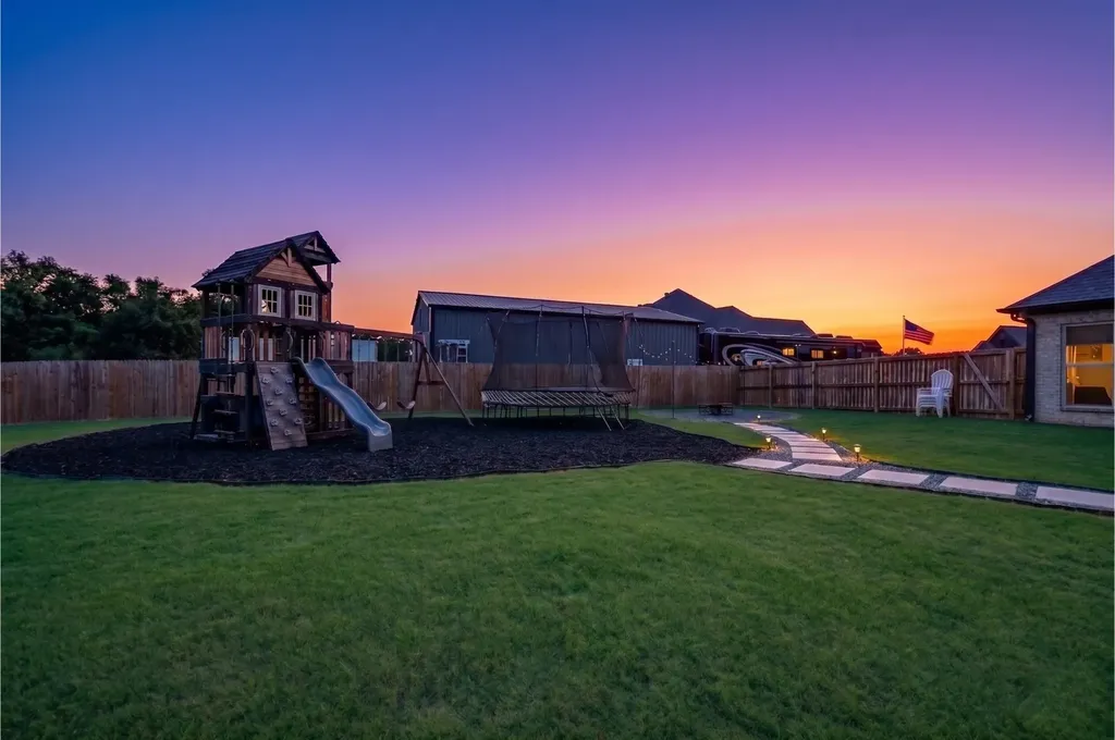 12432 Maplewood Drive Lindale TX 75771
