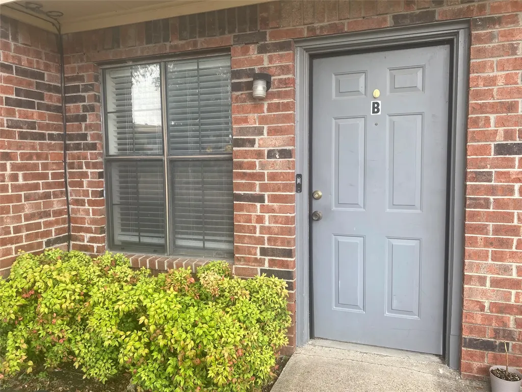 2826 Wimbledon Court Garland TX 75041
