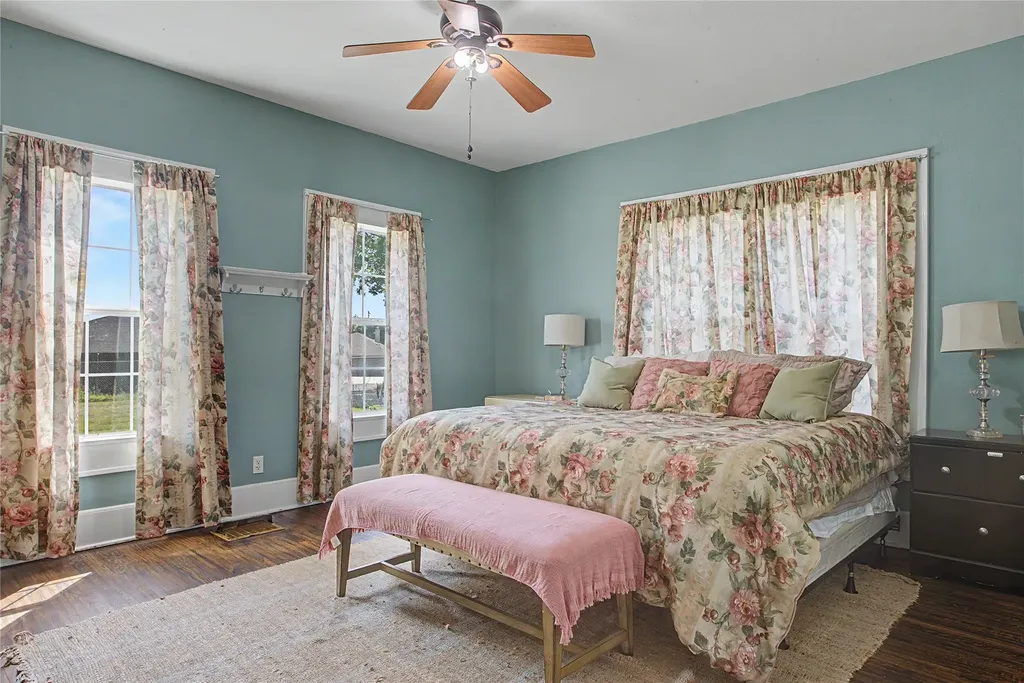 7921 White Settlement Road White Settlement TX 76108