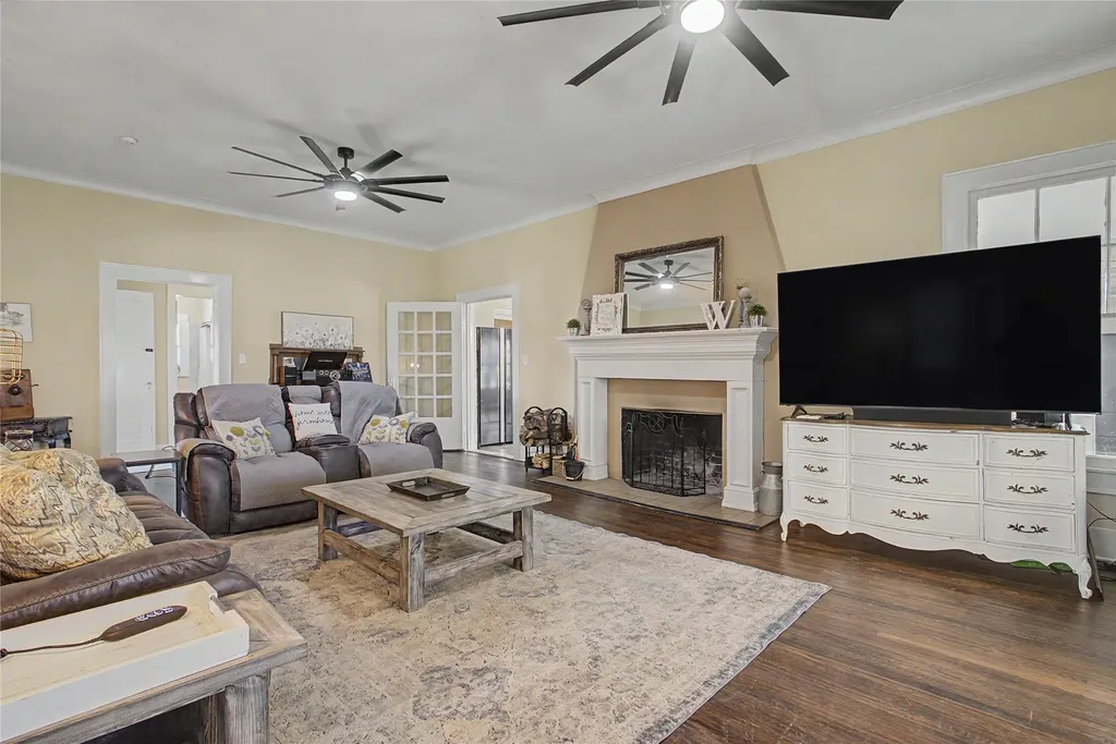 7921 White Settlement Road White Settlement TX 76108