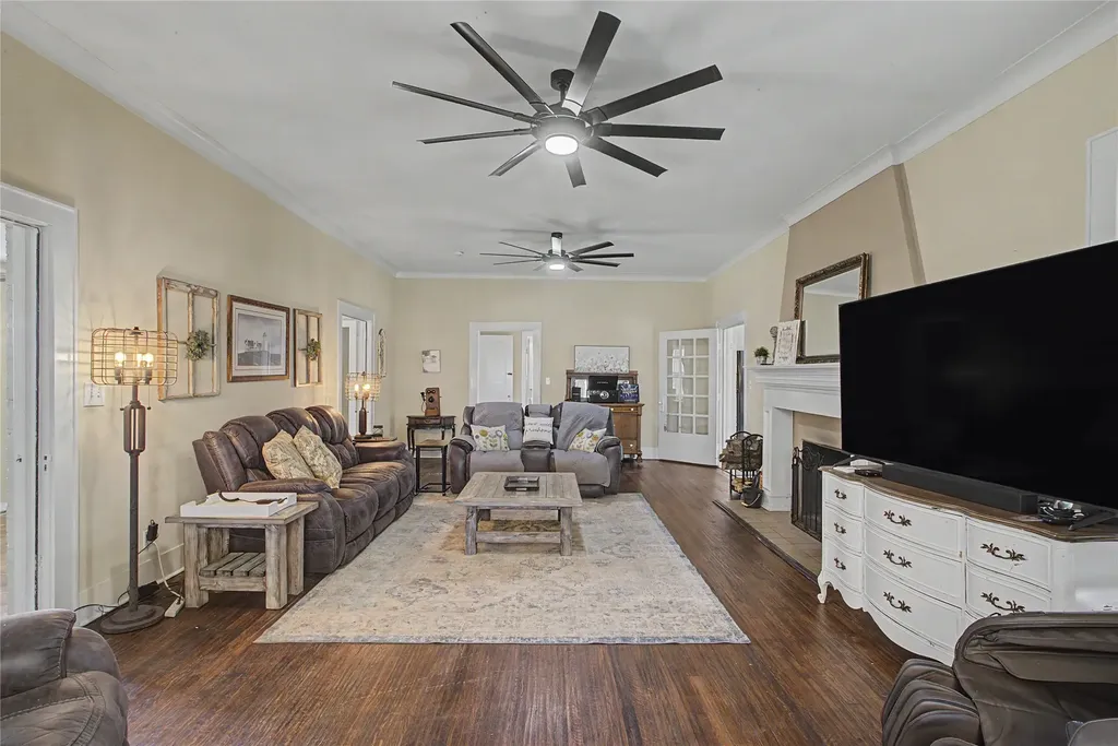 7921 White Settlement Road White Settlement TX 76108