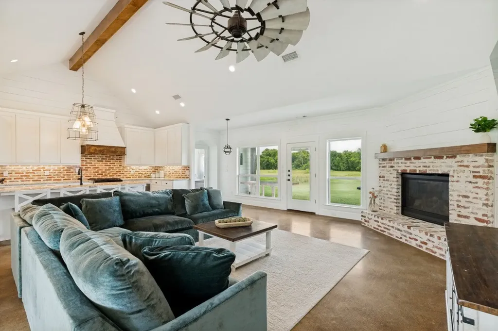 336 Hugh Orr Road Van Alstyne TX 75495
